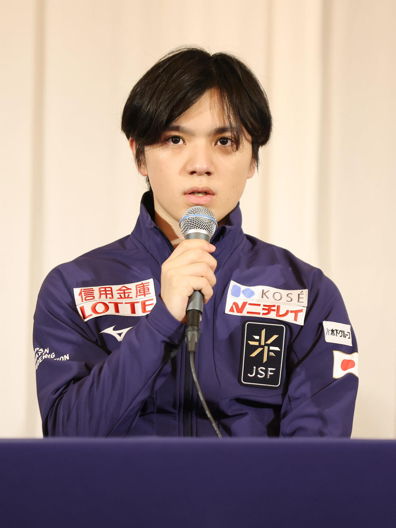 会見で抱負を語る宇野（撮影・前田充）