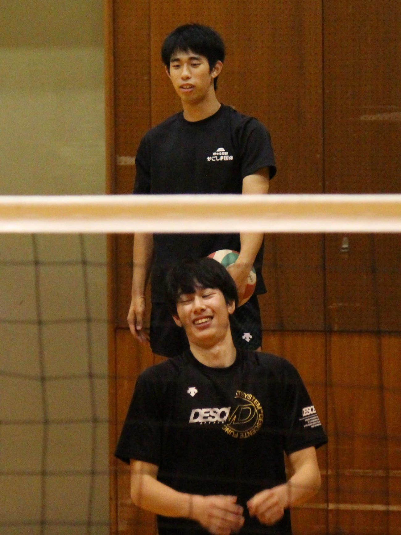 専大の練習に臨む甲斐優斗。後ろは兄の孝太郎（撮影・勝部晃多）
