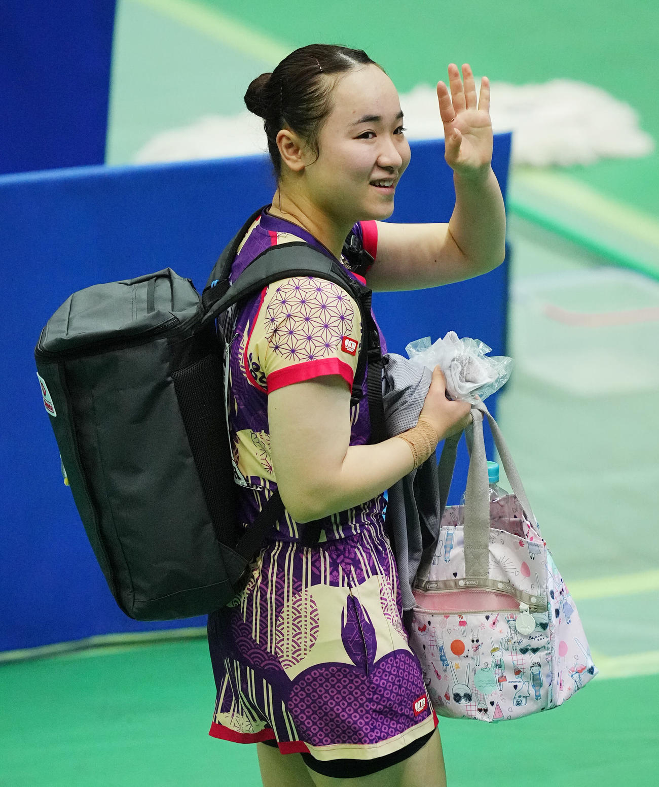 伊藤美誠対横井咲桜　勝利しスタンドに笑顔を見せる伊藤（撮影・垰建太）