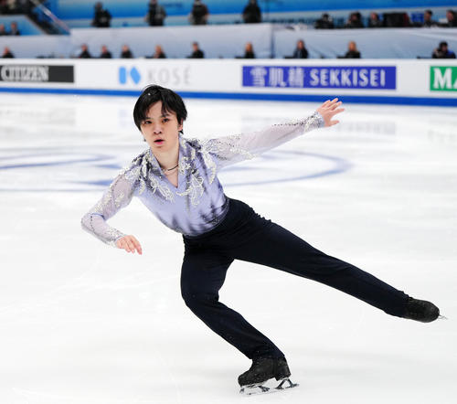 男子SPの演技でジャンプに成功する宇野（撮影・江口和貴）