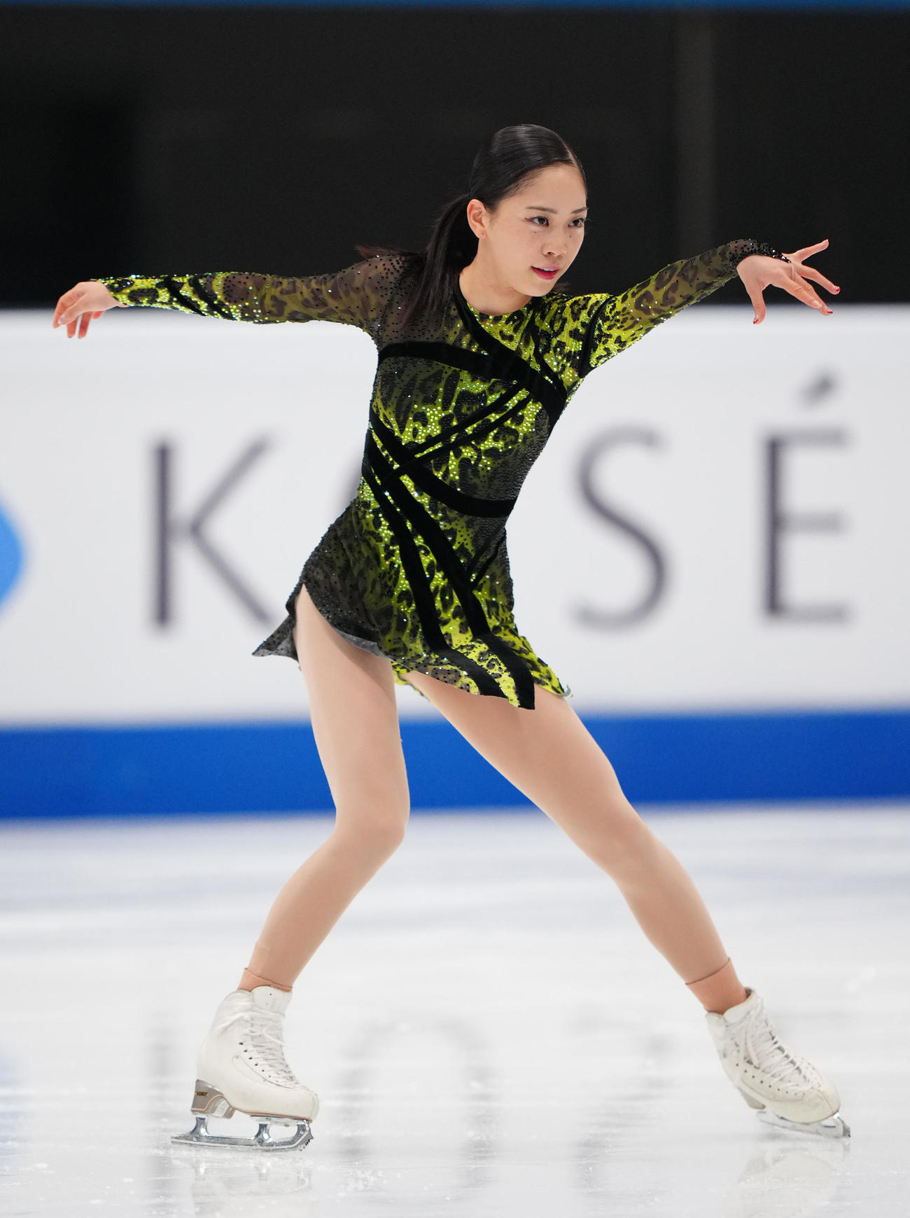 女子SPの演技に臨む吉田