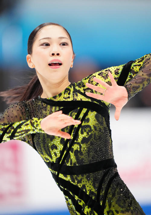 女子SPの演技に臨む吉田