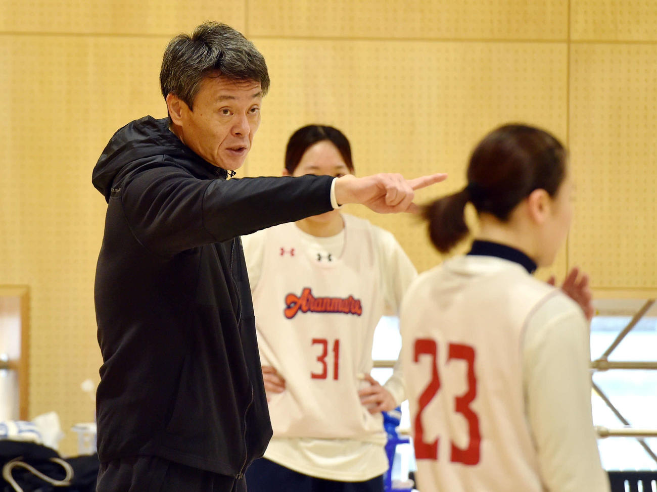 「不完全燃焼のような状況を払拭できる試合。あわよくば（上位に）勝ちたい」と意気込んだ小嶋HC