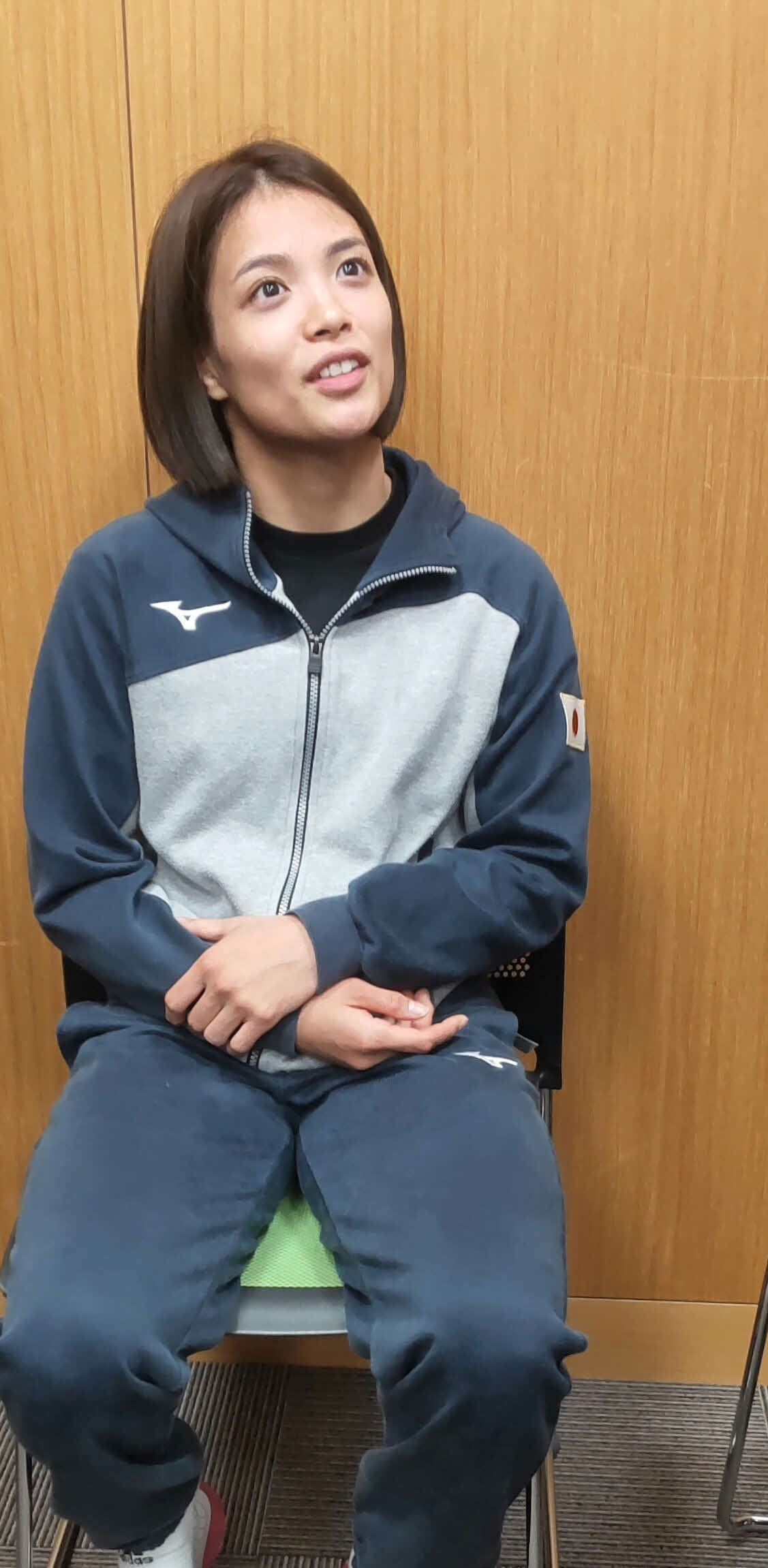 稽古後に報道陣の取材に応じた阿部詩