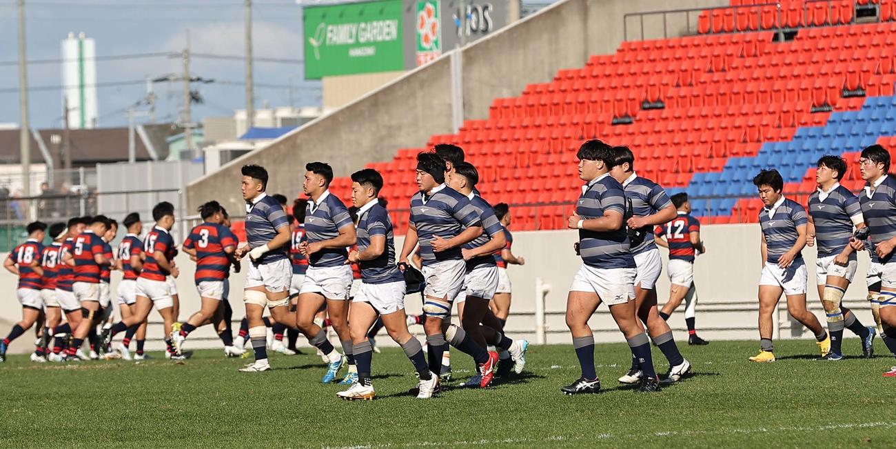関学大対同大　関学大に敗れ肩を落とす同大フィフティーン（撮影・上田博志）