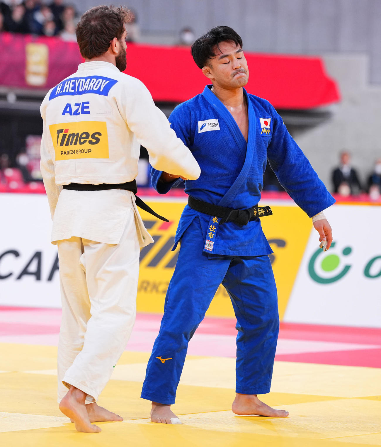 男子73キロ級、決勝で敗れ渋い表情の橋本（右）（撮影・垰建太）