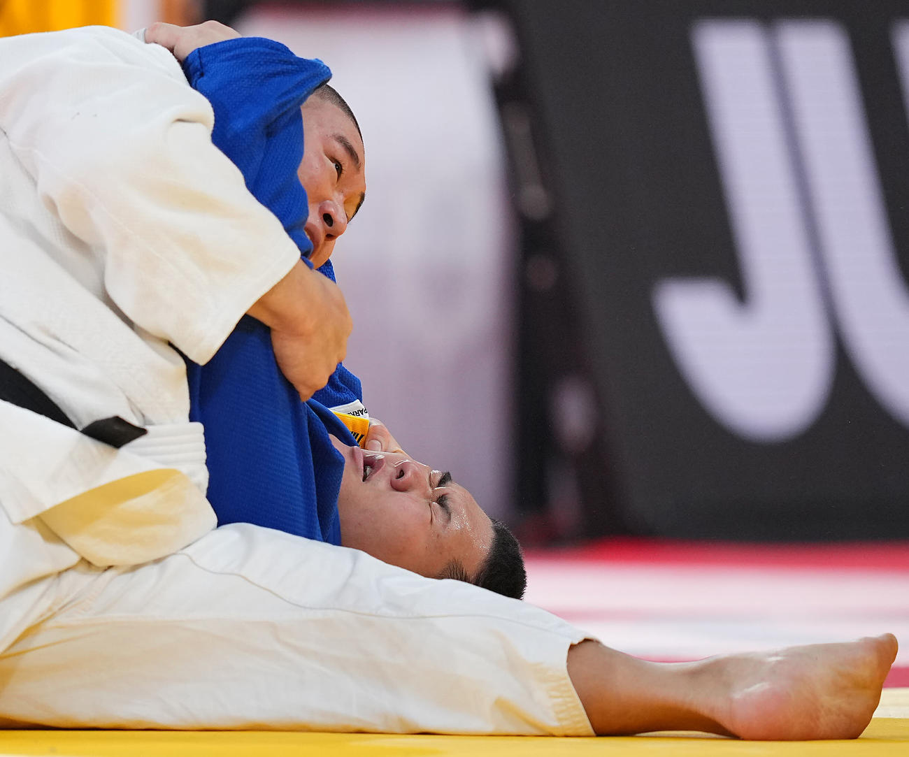男子100キロ超級、準決勝で敗れる斉藤（下）（撮影・垰建太）