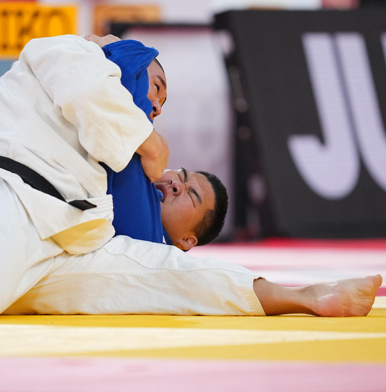 男子100キロ超級、準決勝で敗れる斉藤（下）（撮影・垰建太）
