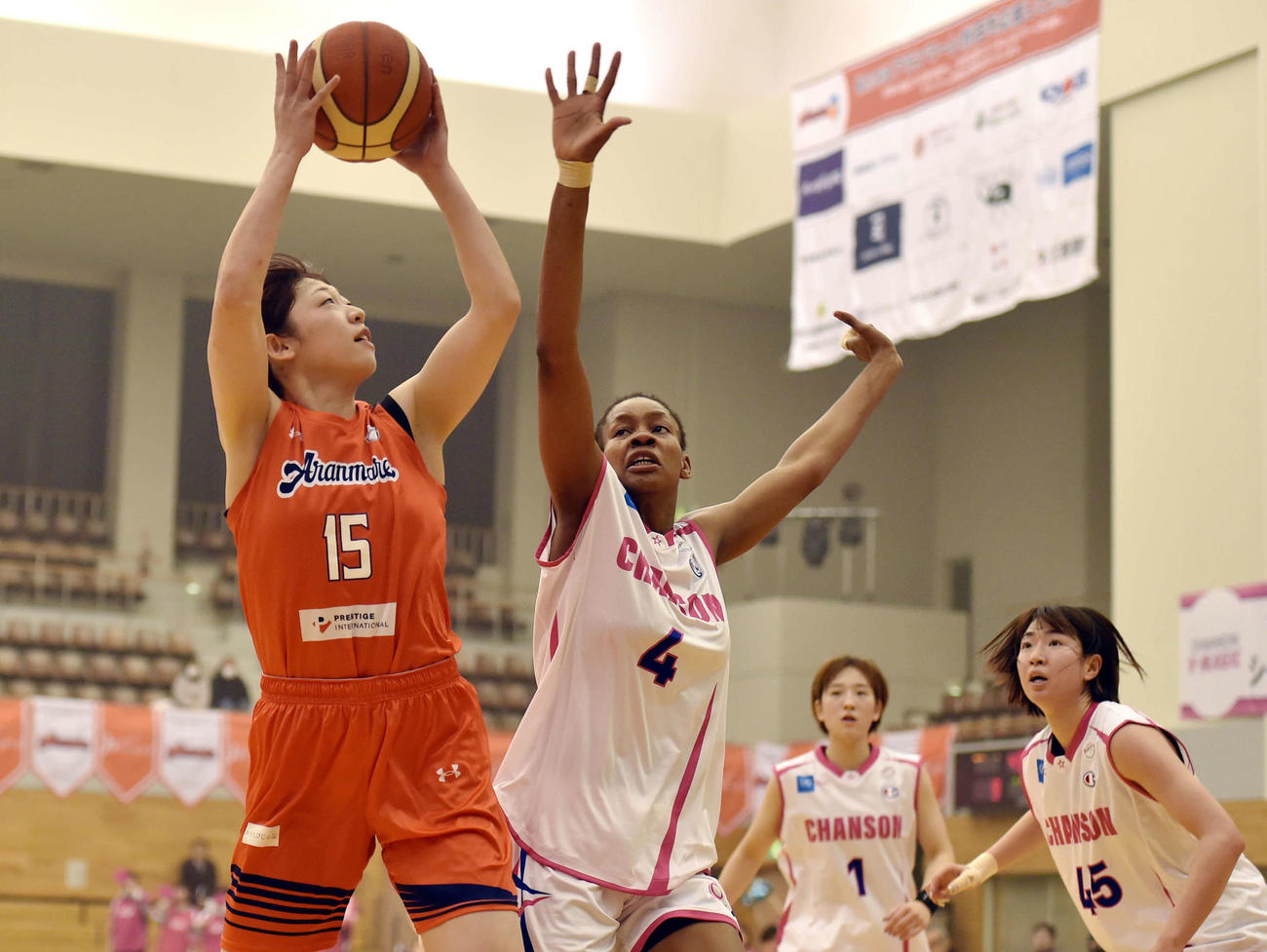 第1Q、シュートする佐藤京
