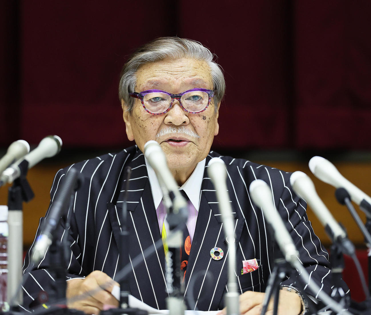 会見に登壇した第三者委員会の久保利英明議長（撮影・足立雅史）