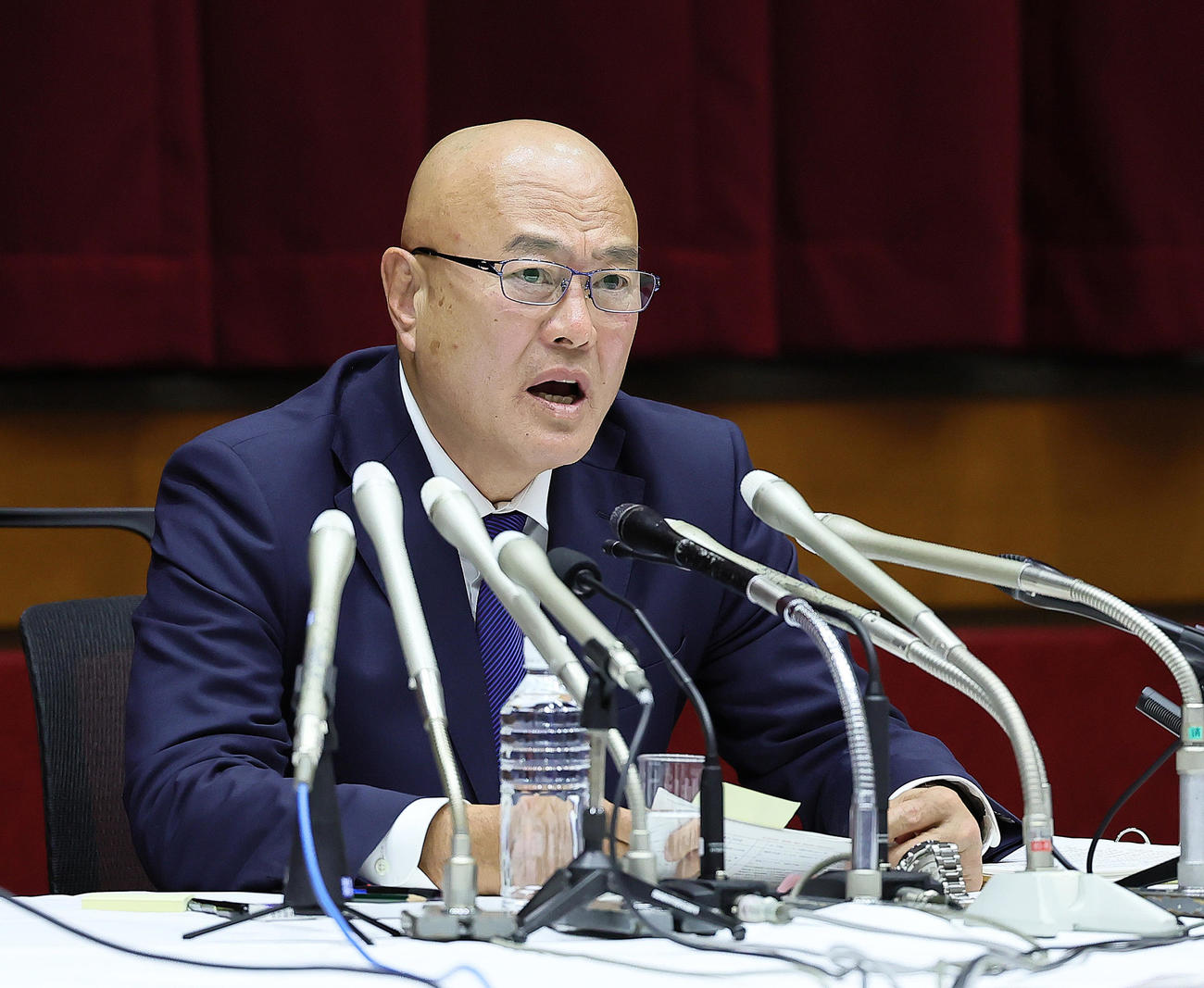 会見に登壇した再発防止策検討委員会の益子俊志委員長（撮影・足立雅史）