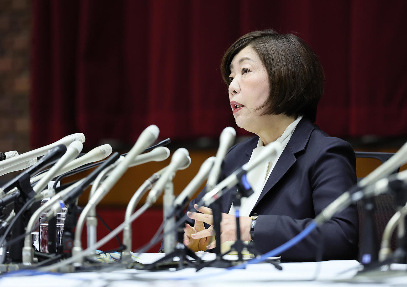 会見に臨む日大・林真理子理事長（撮影・足立雅史）
