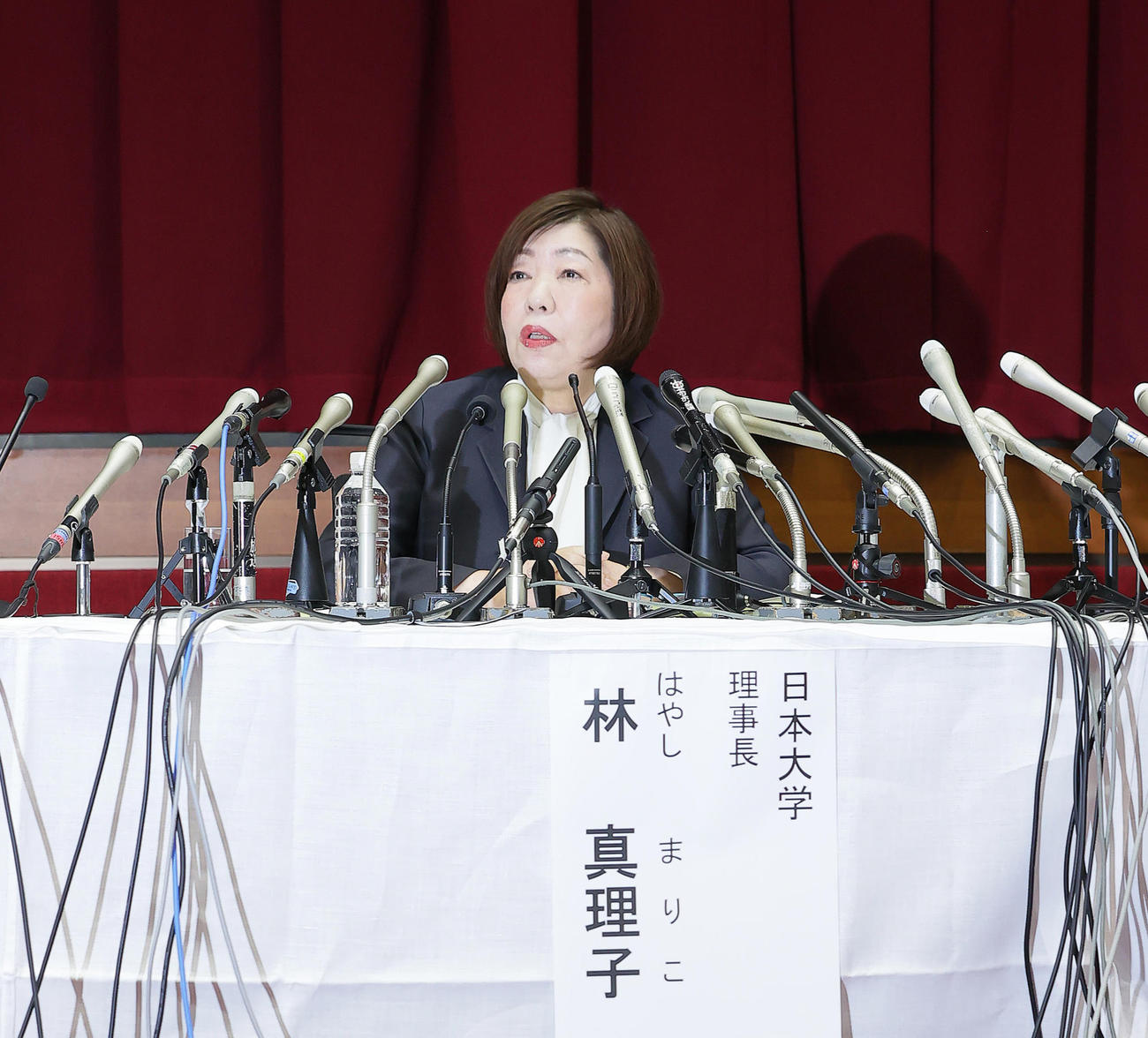 会見に臨む日大・林真理子理事長（撮影・足立雅史）