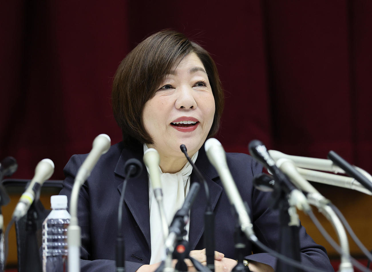 会見に臨む日大・林真理子理事長（撮影・足立雅史）