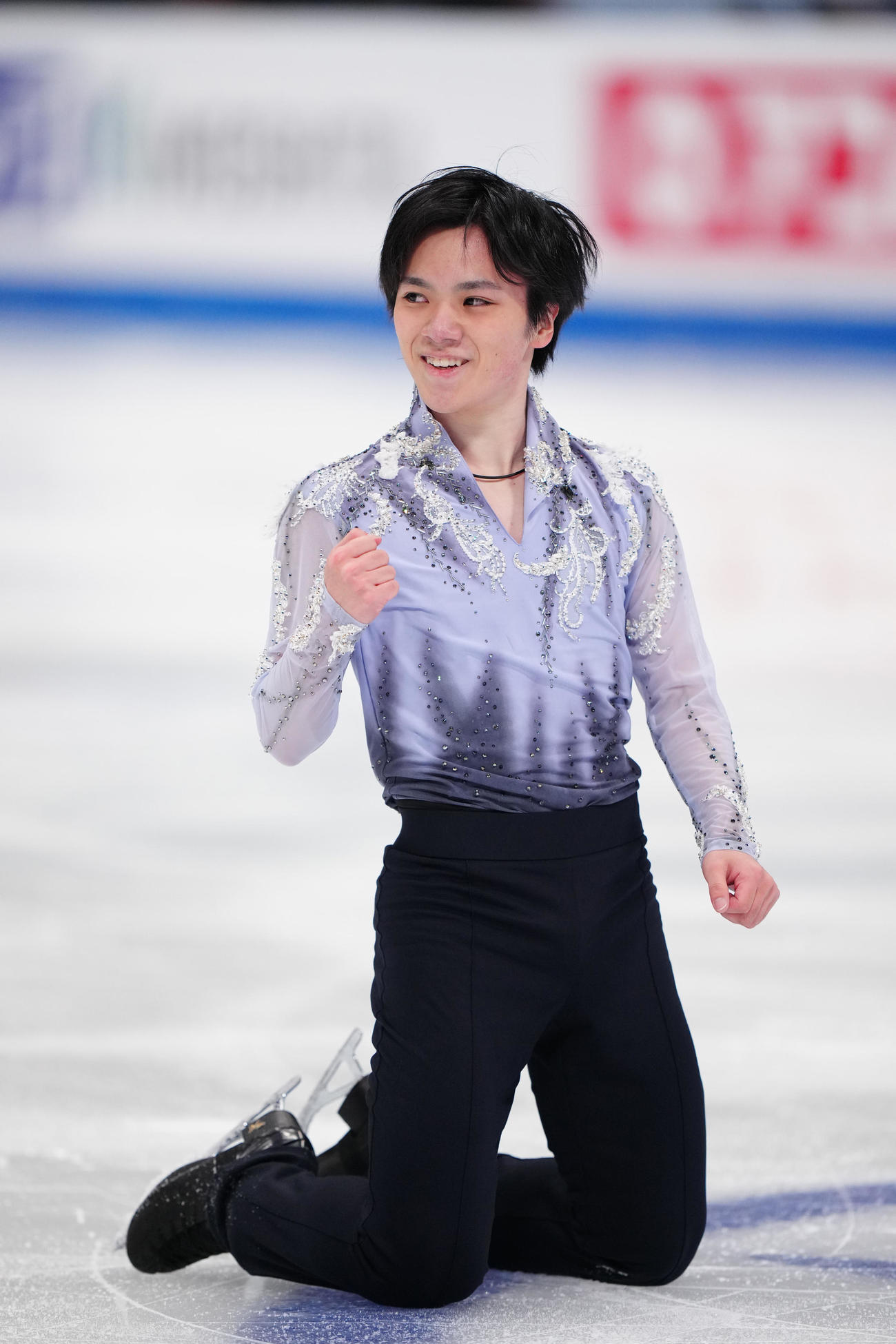 男子SPの演技を終え、ガッツポーズを見せる宇野