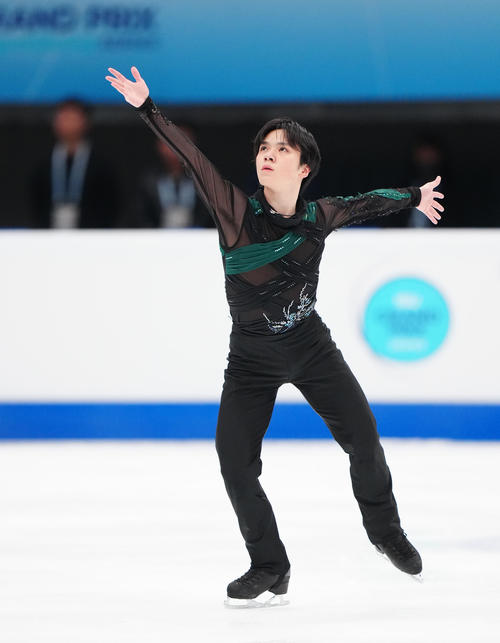 男子フリーの演技に臨む宇野