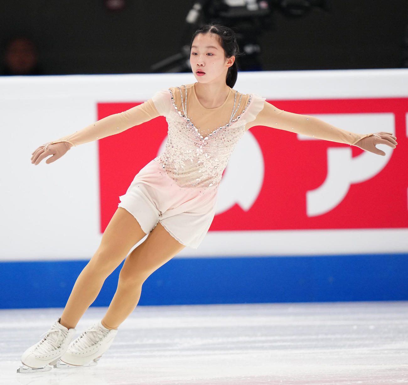 公式練習に臨むジュニア女子の中井（撮影・江口和貴）