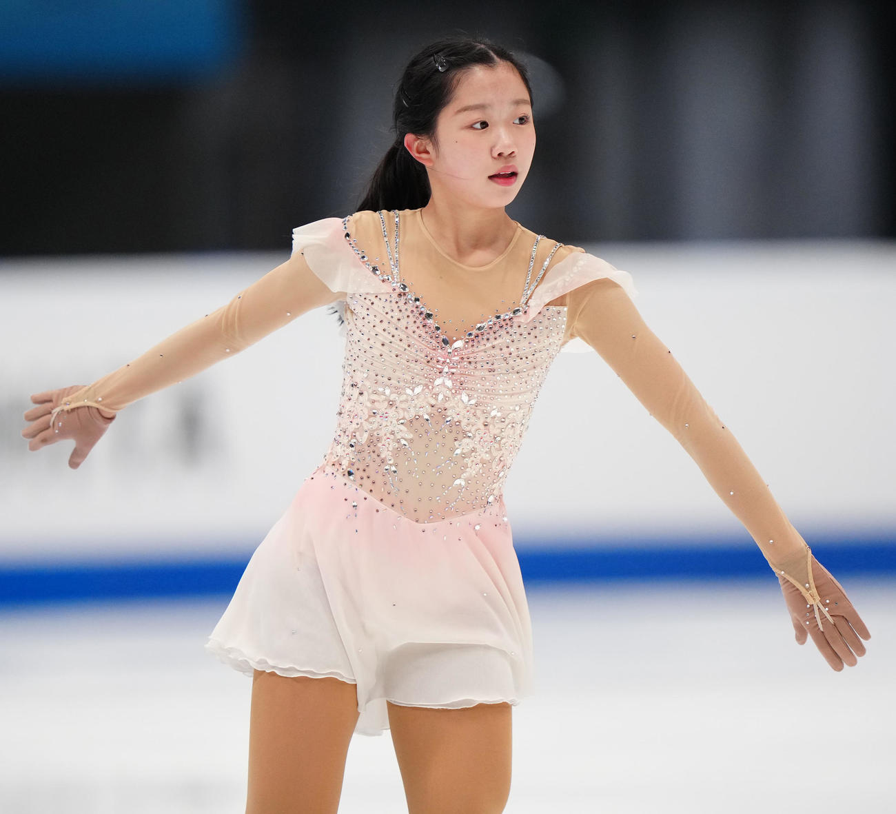 公式練習に臨むジュニア女子の中井（撮影・江口和貴）