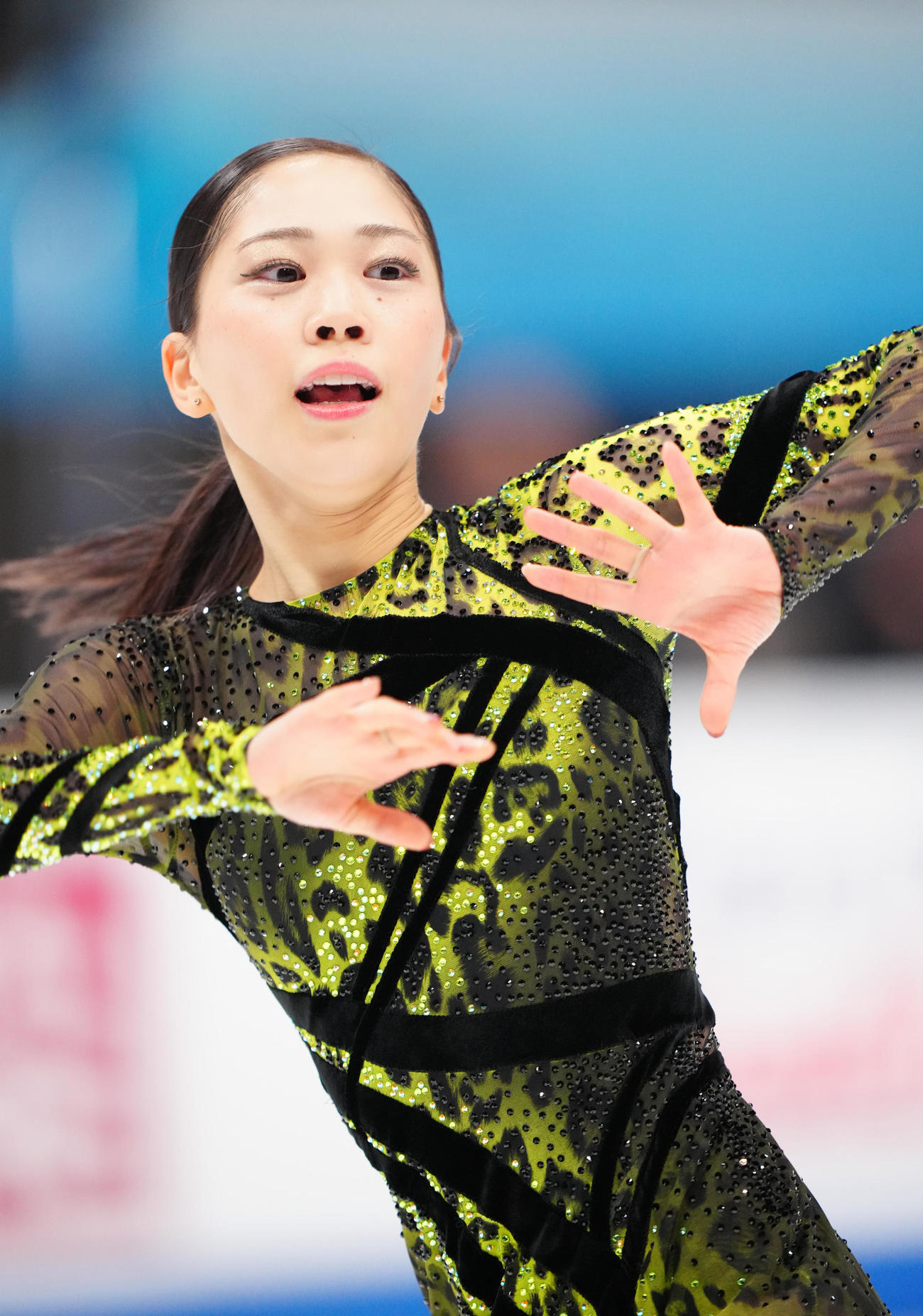 女子SPの演技に臨む吉田
