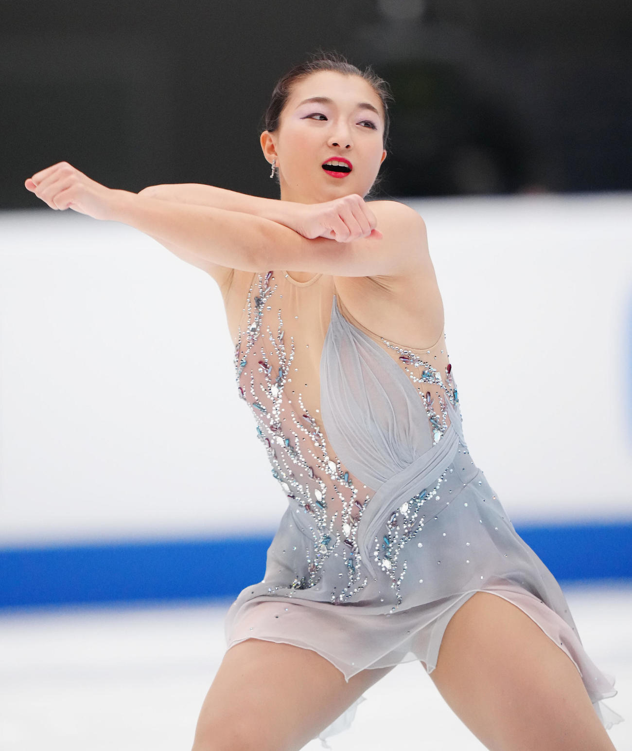 女子SPの演技に臨む坂本