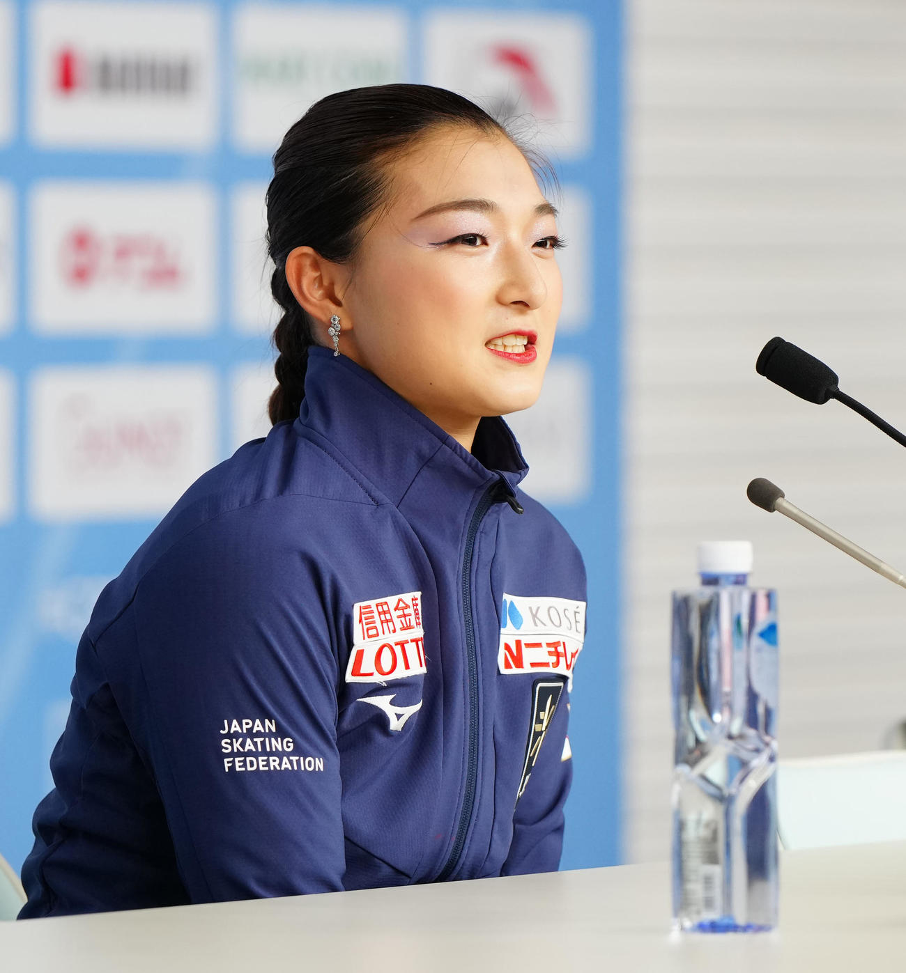 女子SP後、会見に臨む坂本（撮影・江口和貴）