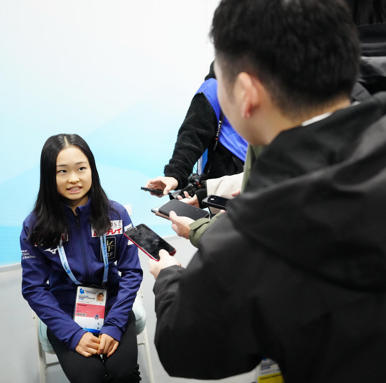 フィギュアスケートGPファイナルのジュニア女子優勝から一夜明け、報道陣に対応する島田（撮影・江口和貴）