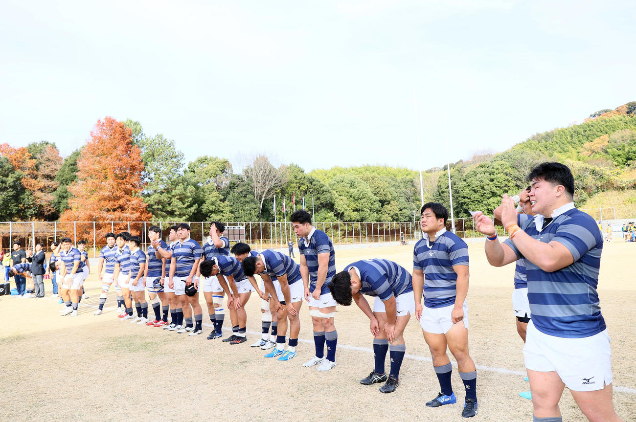 同志社大対大阪体育大　大阪体育大に勝利し、Aリーグに残留を決め喜ぶ同志社大フィフティーン（撮影・上山淳一）
