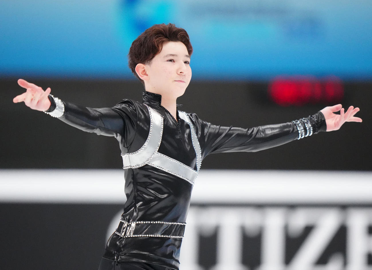 ジュニア男子フリーの演技前、あいさつする中田（撮影・江口和貴）