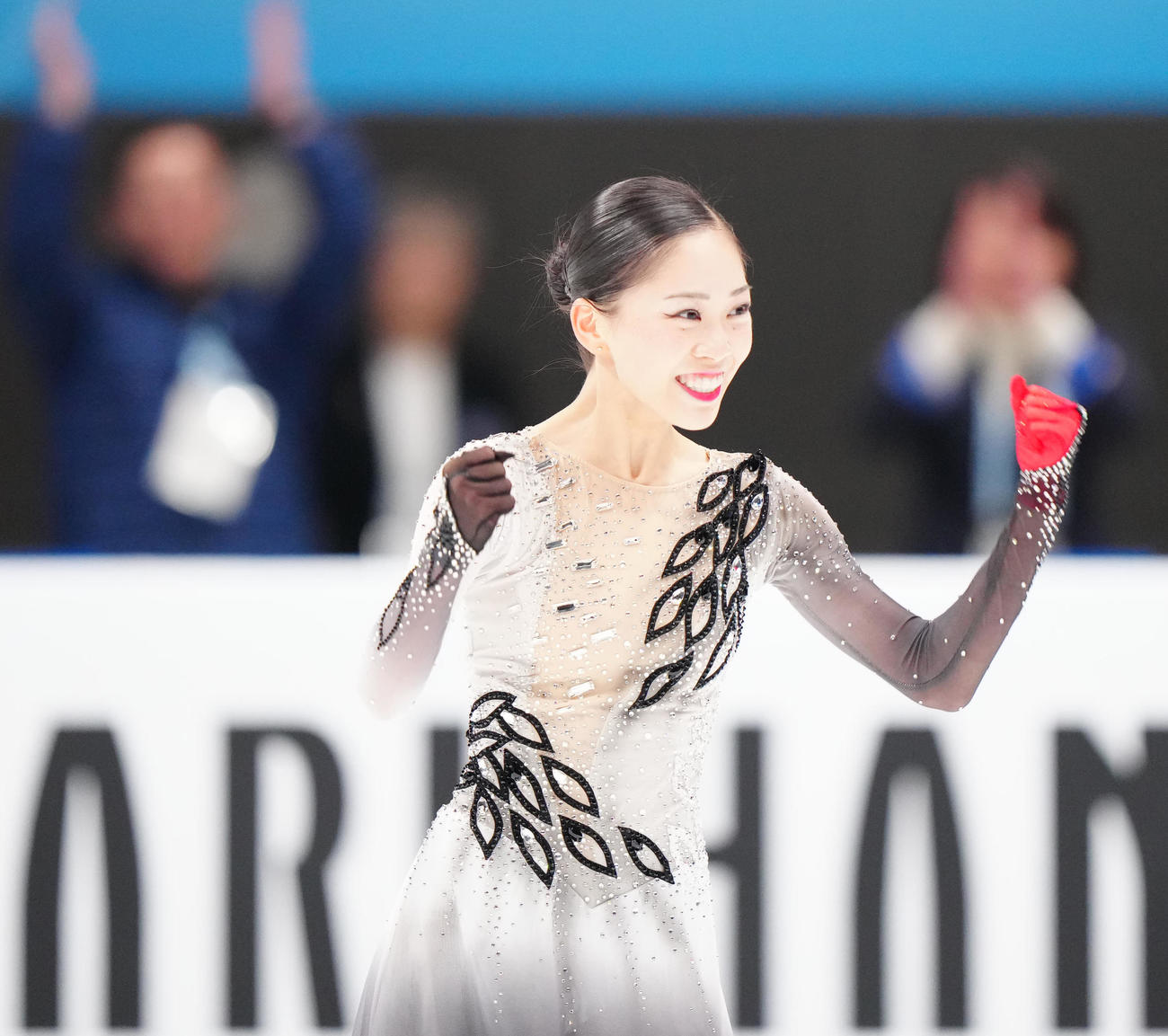 女子フリーの演技後、ガッツポーズを見せる吉田（撮影・江口和貴）
