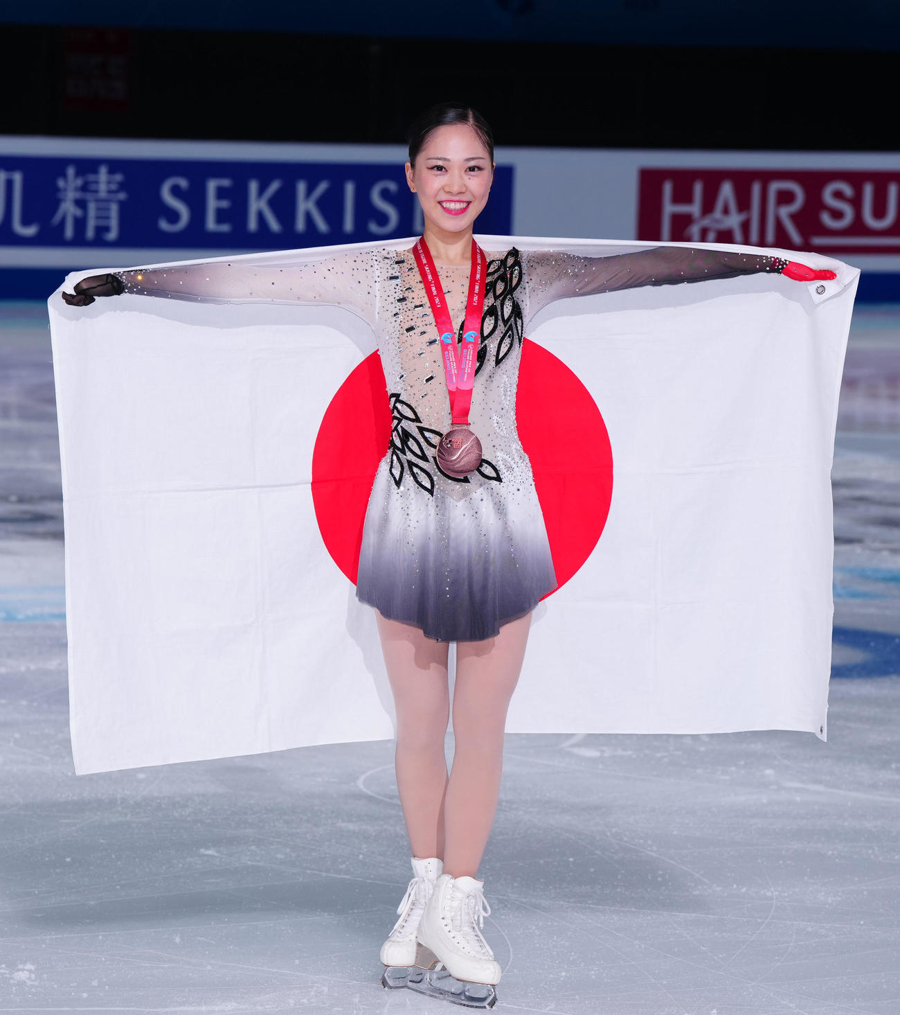 女子表彰式後、写真に納まる3位の吉田（撮影・江口和貴）