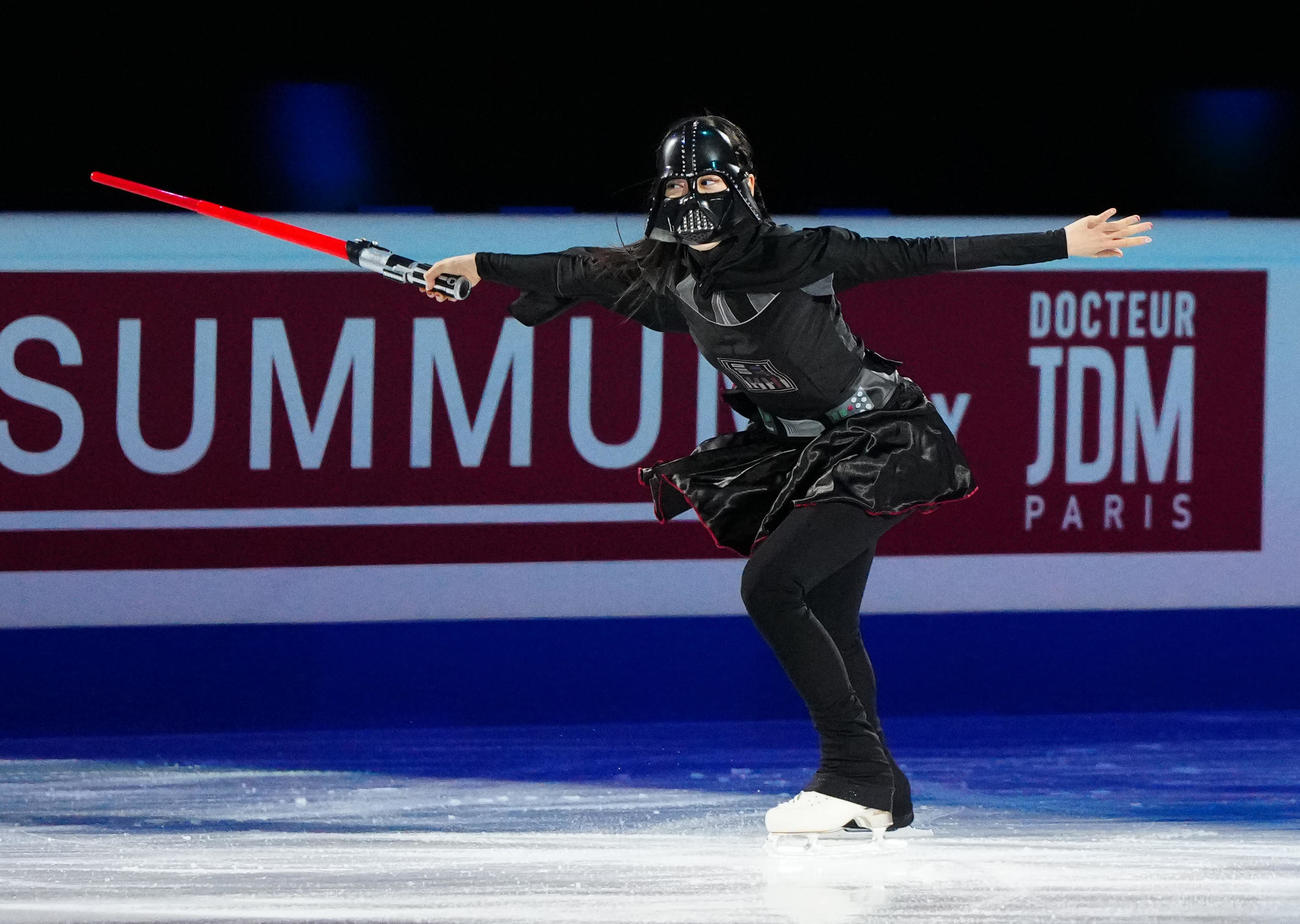 フィギュアスケートGPファイナルのエキシビションに臨む女子3位の吉田（撮影・江口和貴）