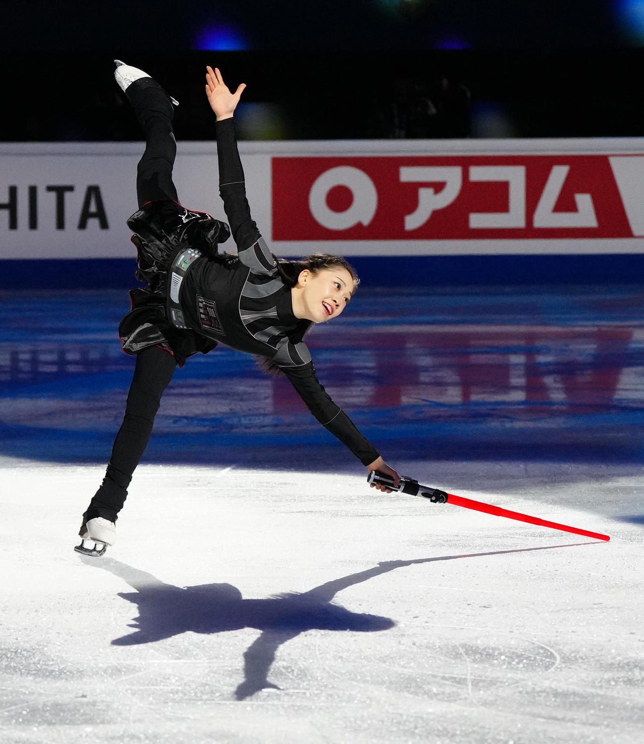 フィギュアスケートGPファイナルのエキシビションに臨む女子3位の吉田（撮影・江口和貴）