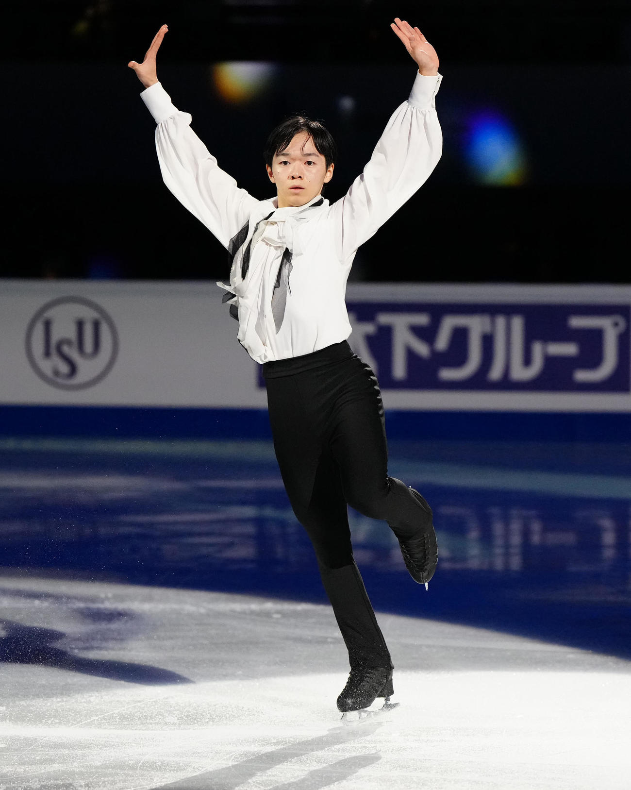 フィギュアスケートGPファイナルのエキシビションに臨む男子3位の鍵山