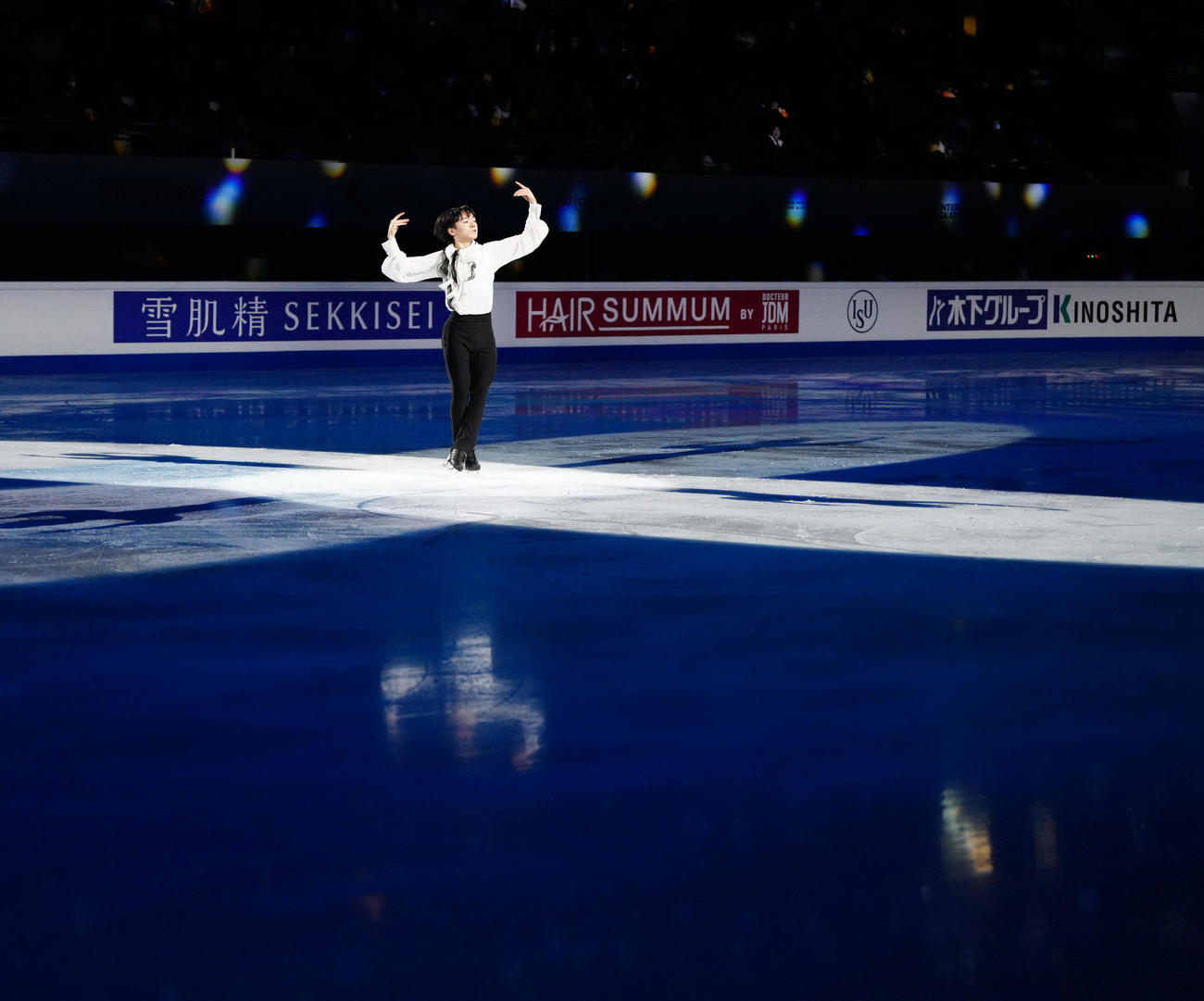 フィギュアスケートGPファイナルのエキシビションに臨む男子3位の鍵山
