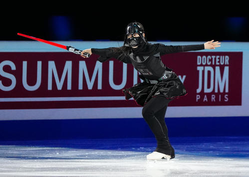 フィギュアスケートGPファイナルのエキシビションに臨む女子3位の吉田（撮影・江口和貴）