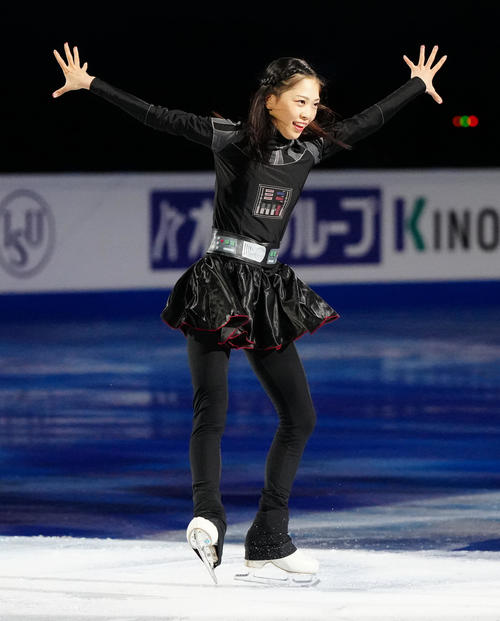 フィギュアスケートGPファイナルのエキシビションに臨む女子3位の吉田（撮影・江口和貴）