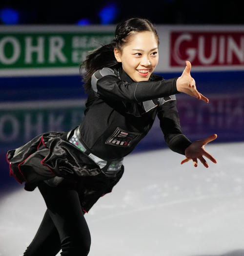 フィギュアスケートGPファイナルのエキシビションに臨む女子3位の吉田（撮影・江口和貴）