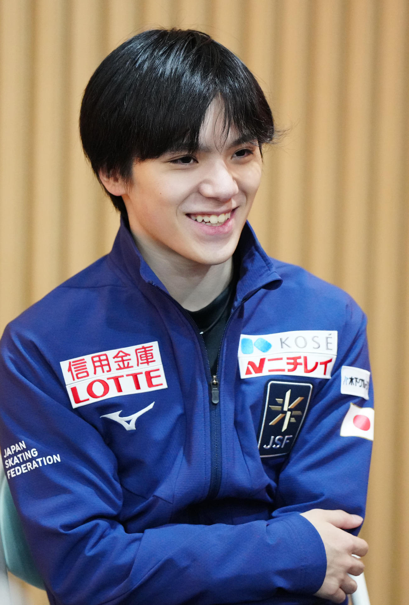 フィギュアスケートGPファイナル男子2位から一夜明け、報道陣に対応する宇野