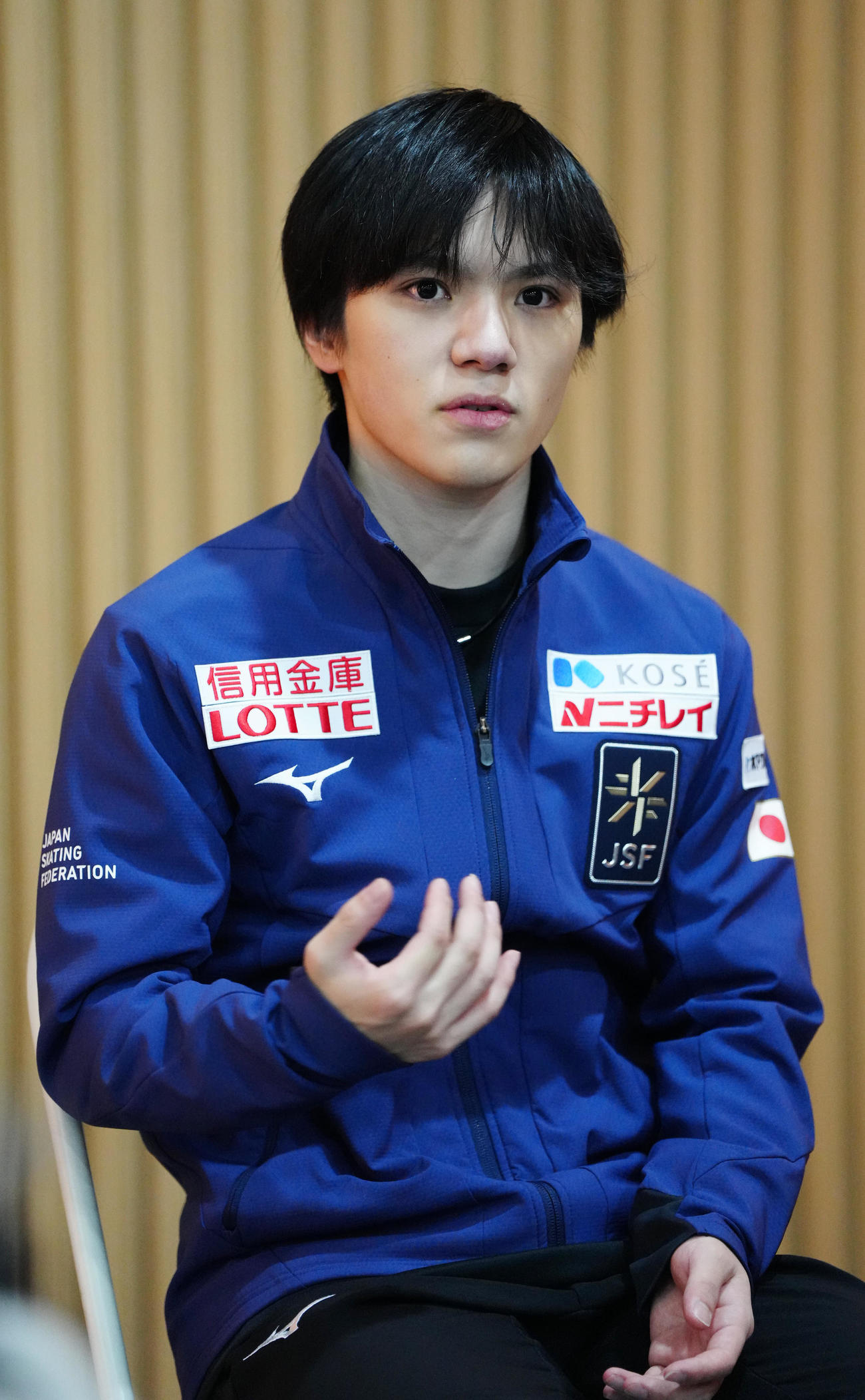 フィギュアスケートGPファイナル男子2位から一夜明け、報道陣に対応する宇野