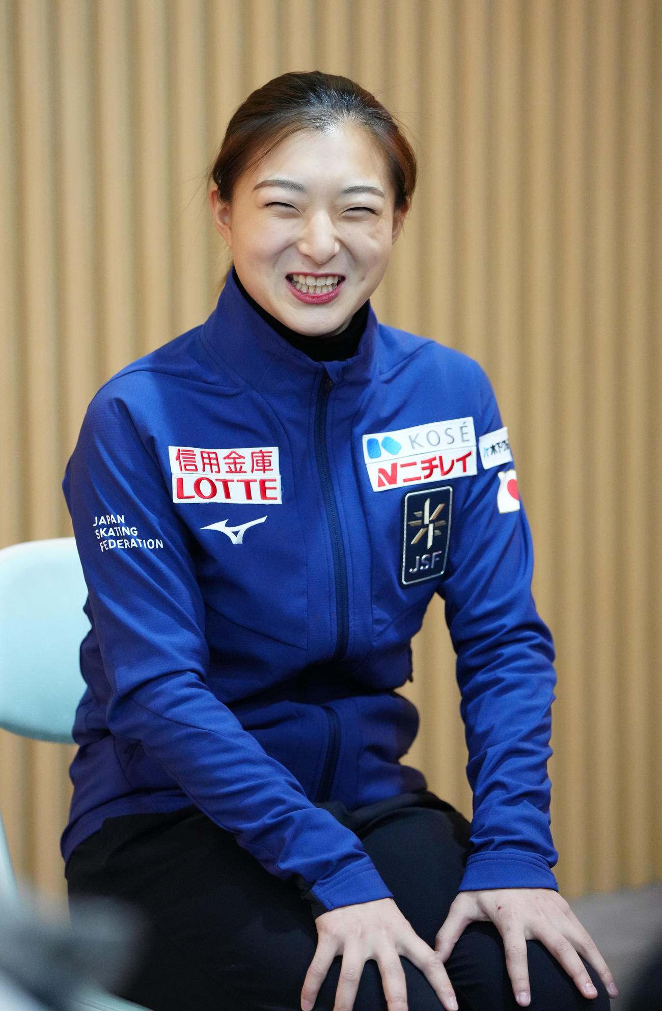 フィギュアスケートGPファイナル女子優勝から一夜明け、報道陣に対応する坂本（撮影・江口和貴）