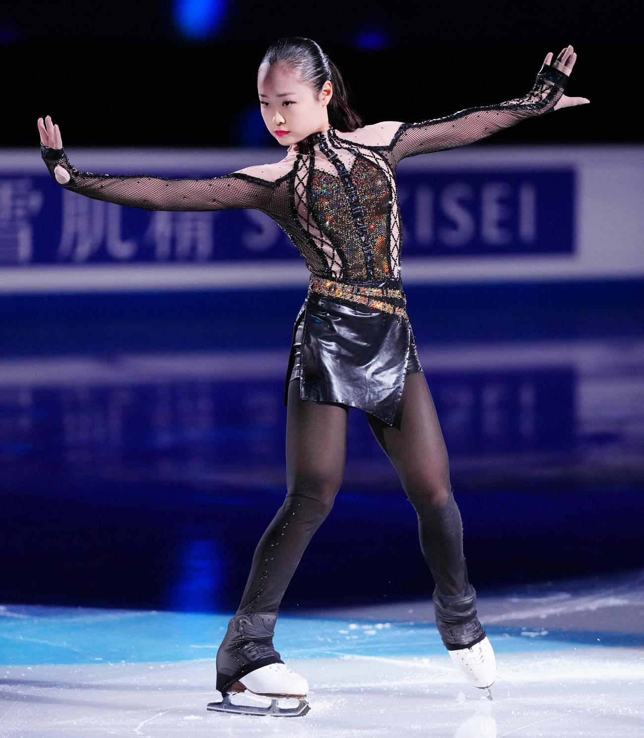 フィギュアスケートGPファイナルのエキシビションに臨むジュニア女子優勝の島田（撮影・江口和貴）