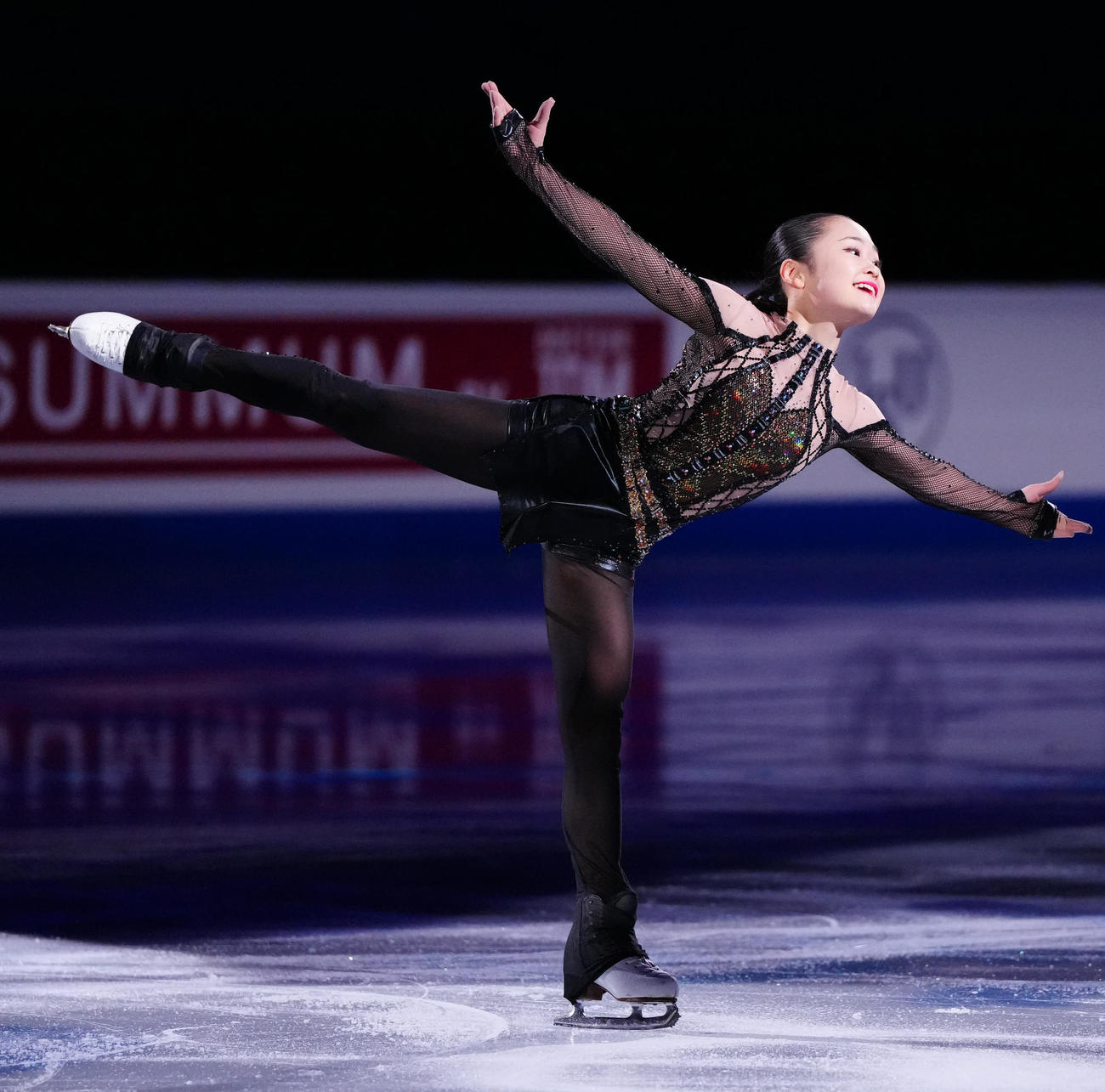 フィギュアスケートGPファイナルのエキシビションに臨むジュニア女子優勝の島田（撮影・江口和貴）