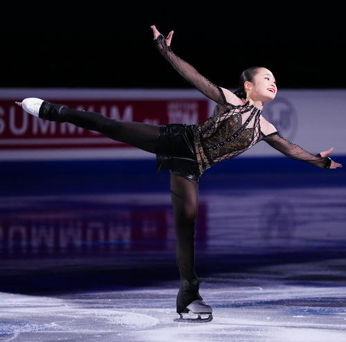 フィギュアスケートGPファイナルのエキシビションに臨むジュニア女子優勝の島田（撮影・江口和貴）