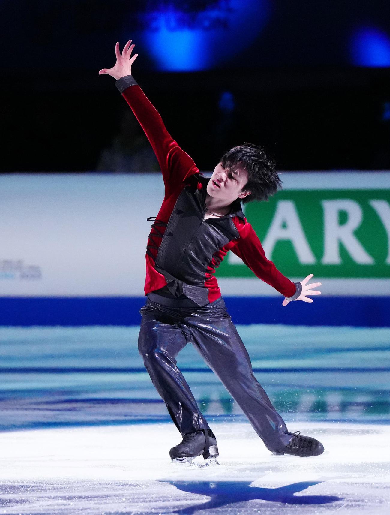 フィギュアスケートGPファイナルのエキシビションに臨む男子2位の宇野（撮影・江口和貴）