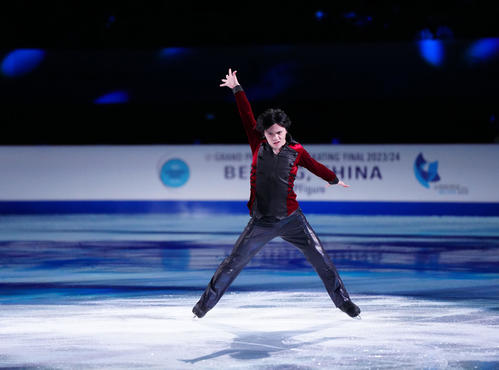 フィギュアスケートGPファイナルのエキシビションに臨む男子2位の宇野（撮影・江口和貴）