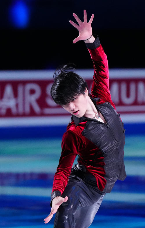 フィギュアスケートGPファイナルのエキシビションに臨む男子2位の宇野（撮影・江口和貴）