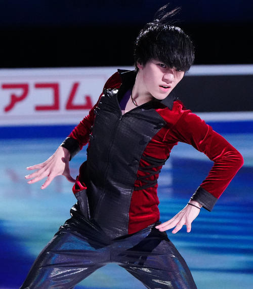 フィギュアスケートGPファイナルのエキシビションに臨む男子2位の宇野（撮影・江口和貴）