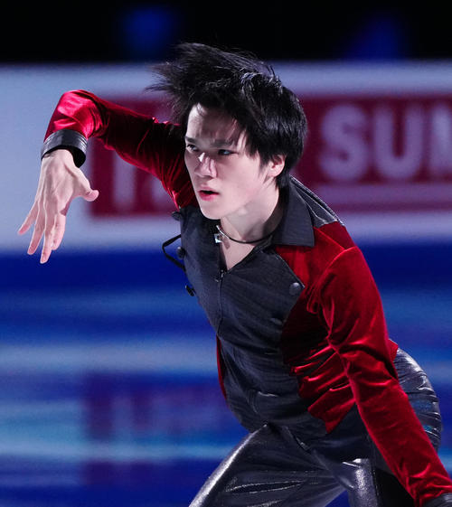 フィギュアスケートGPファイナルのエキシビションに臨む男子2位の宇野（撮影・江口和貴）
