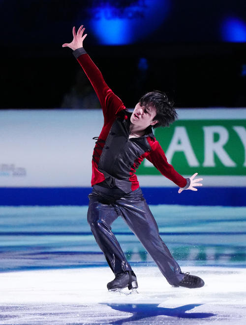 フィギュアスケートGPファイナルのエキシビションに臨む男子2位の宇野（撮影・江口和貴）