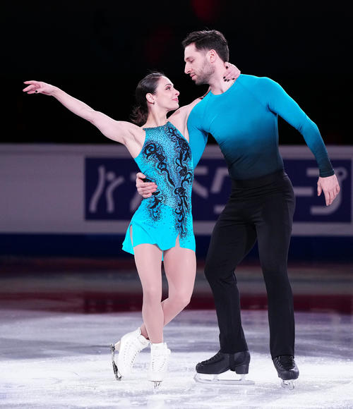 フィギュアスケートGPファイナルのエキシビションに臨むペア3位のステラート（左）、デシャン組（撮影・江口和貴）